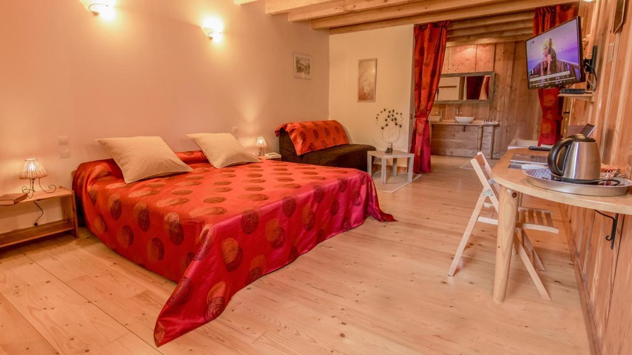 Chambres D'Hotes "La Landre" Le Clerjus エクステリア 写真